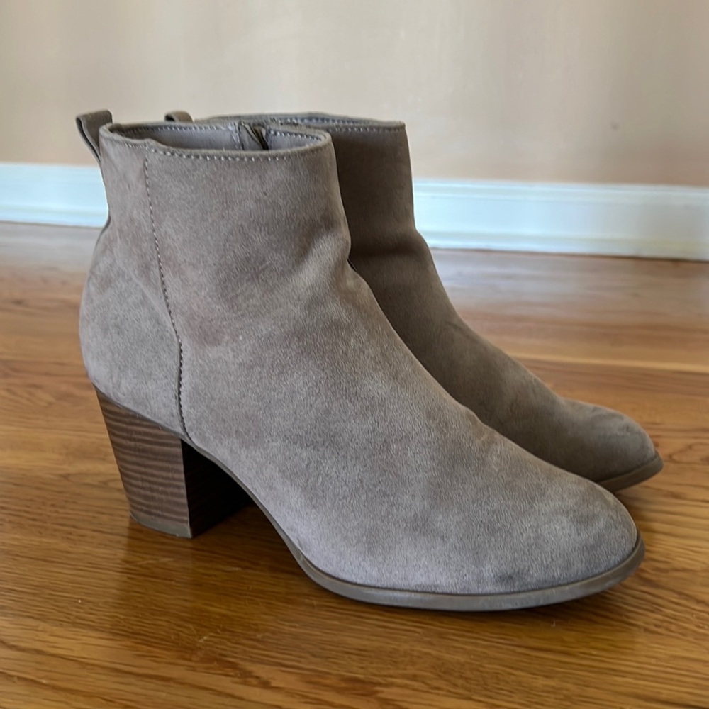 Old Navy, suede, tan, size 8.5, ankle bootie